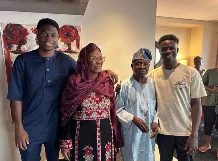 Bukayo Saka and his older Brother Abayomi with their beautiful grandparents