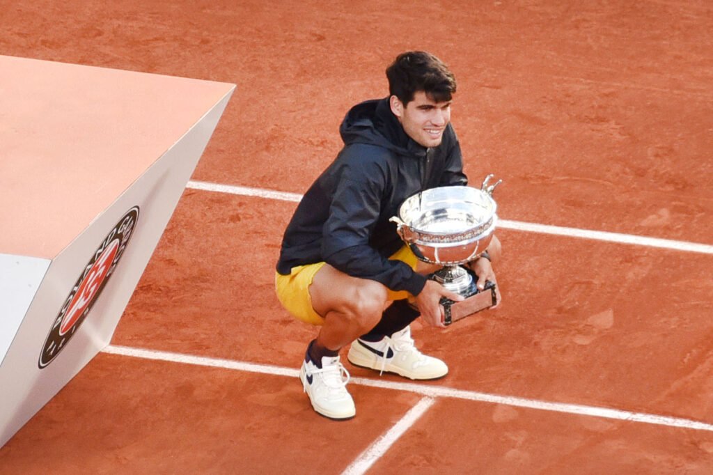 Carlos Alcaraz with the Roland Garros trophy in 2024